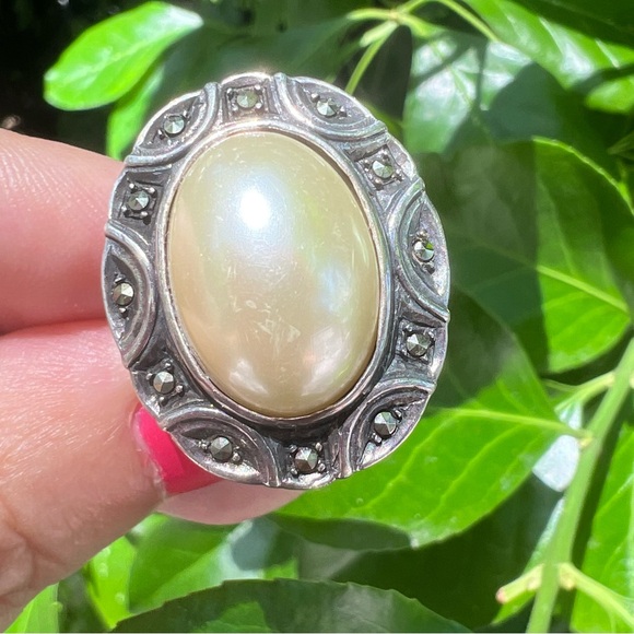 VINTAGE LARGE OVAL MABE PEARL MARCASITE OVERSIZED STATEMENT RING 925 STERLING